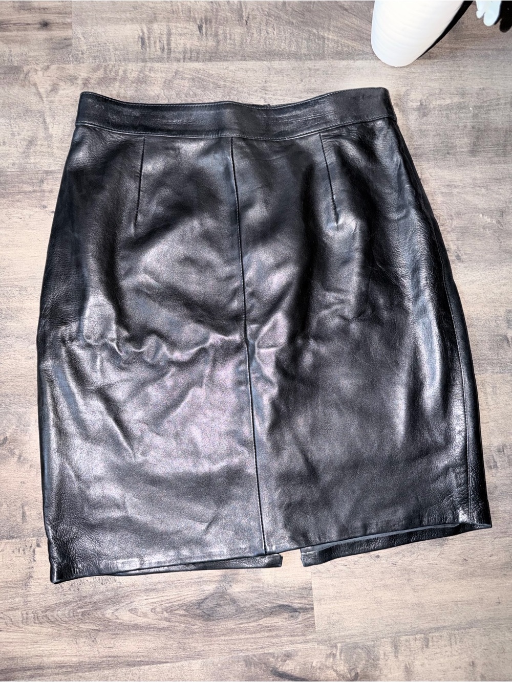 Vintage Women's Black Leather Pencil Skirt - Classic Sleek Style